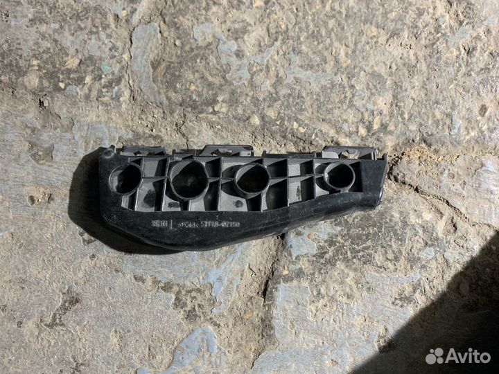 Кронштейн бампера corolla 5211612390