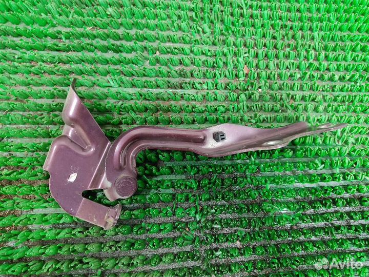 Петля капота правая Mazda 3 (BK) 2007