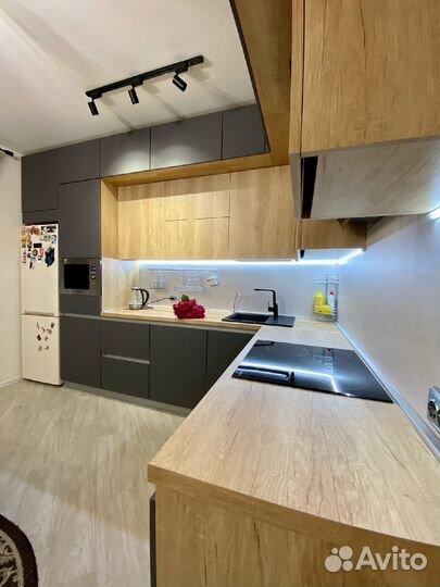 П образная кухня на заказ. Фабрика в Омске