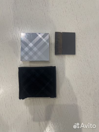 Burberry хайлайтер