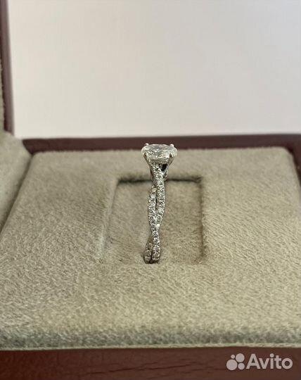 Золотое кольцо с бриллиантами 0,53 ct