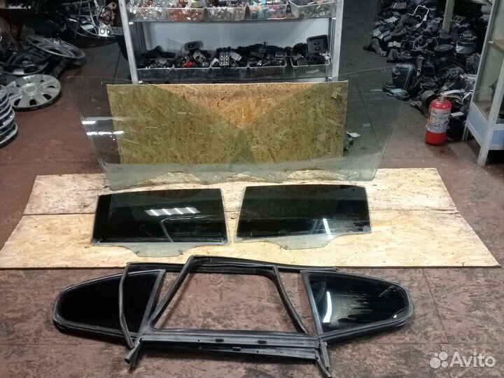 Стекло двери Skoda Octavia A5