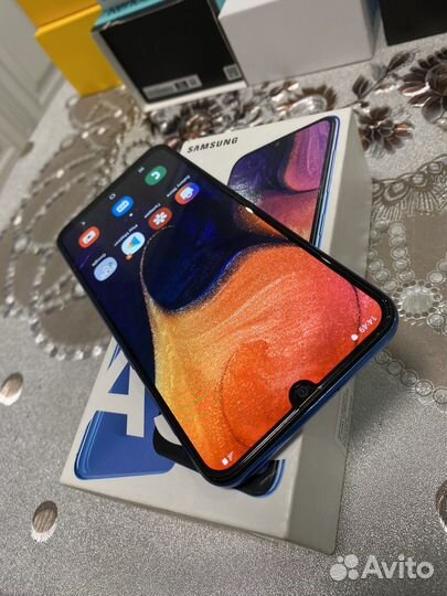 Samsung Galaxy A50, 4/64 ГБ