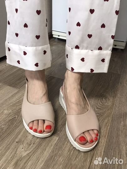 Босоножки женские новые