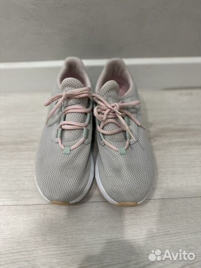 Кроссовки женские
