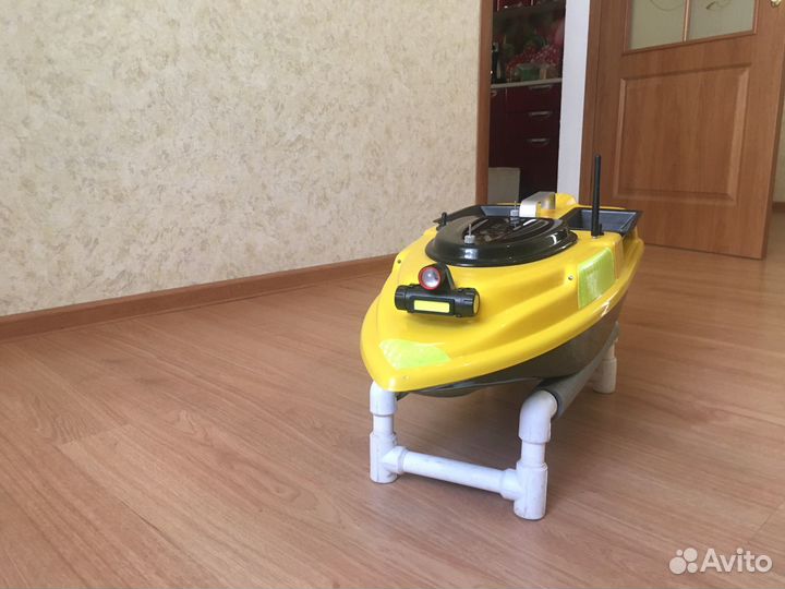 Прикормочный кораблик с gps и эхолотом