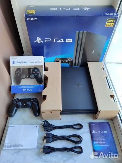 Sony PS4 Pro на 1Тб + игры + 2 джойстика