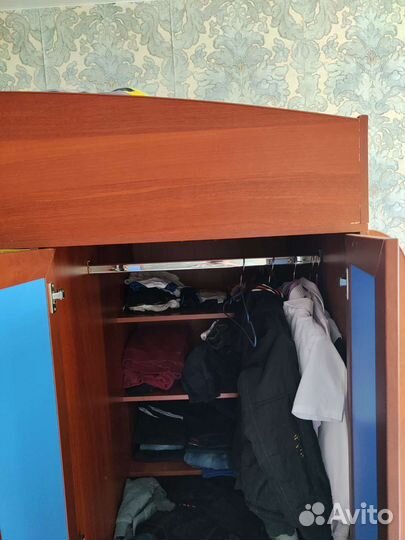 Детская кровать чердак со столом и шкафом