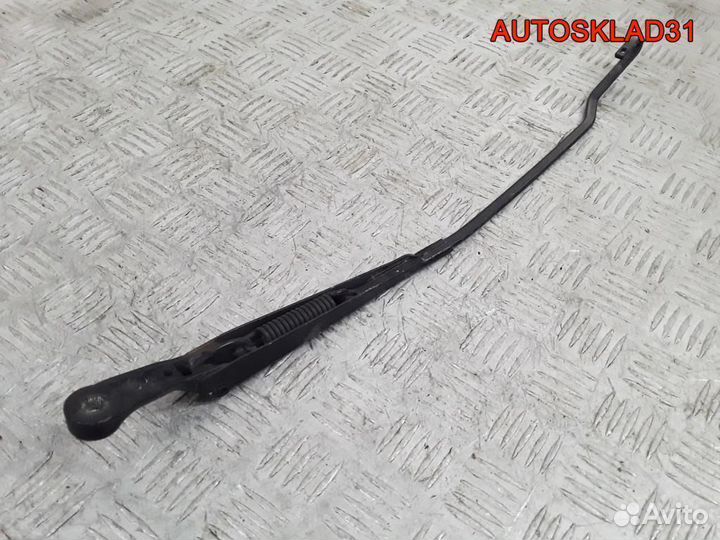 Поводок стеклоочистителя правый VW Passat B5+