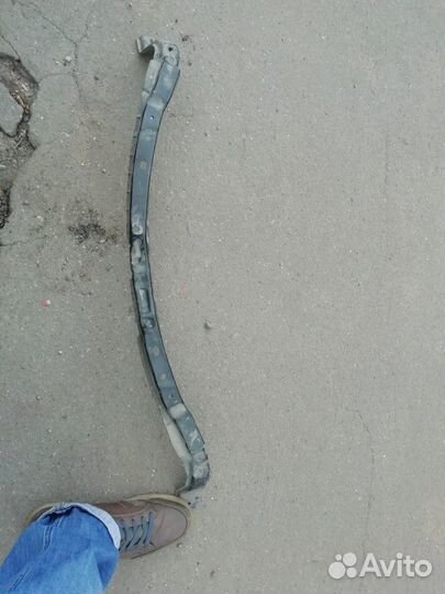 Усилитель бампера (верхний) Toyota Rav4 40