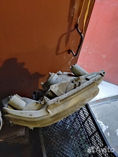 Фара передняя правая Toyota Probox