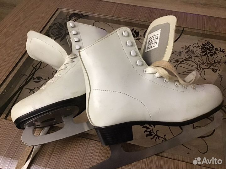 Коньки фигурные женские 39 размер