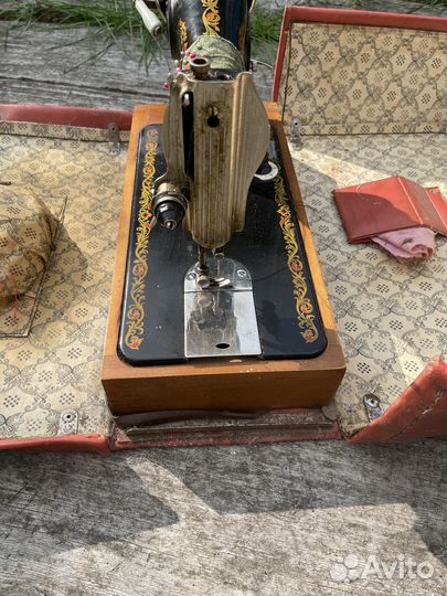 Продам швейную машинку