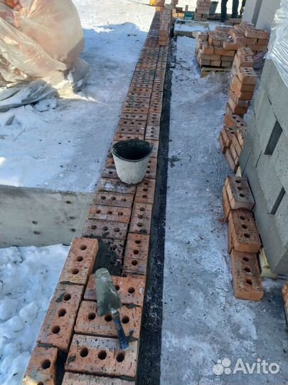 Требуется подсобник, ученик каменщика