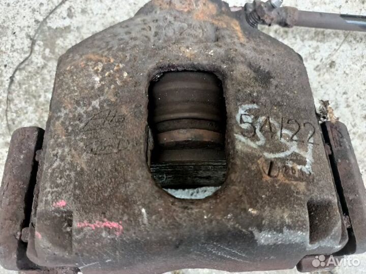 Суппорт передний левый Ford Fusion 1.4 fxja 2006