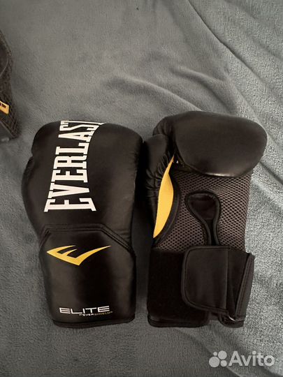 Боксерские перчатки everlast 10 oz