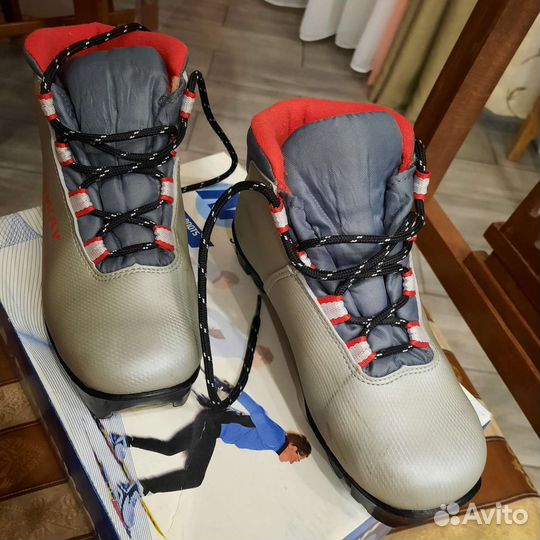 Лыжные ботинки