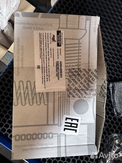 Тормозные колодки Mercedes w213, A0004209300