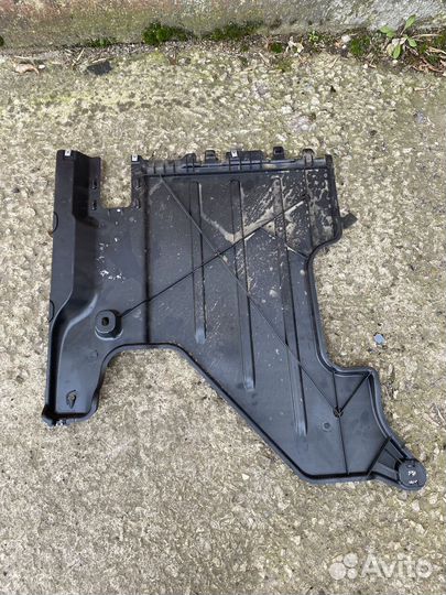 Защита пола задняя левая Skoda Superb 3