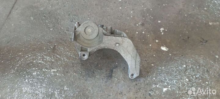 Кронштейн генератора granta