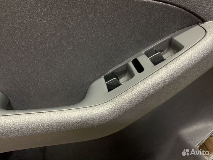 Volkswagen Jetta 6 Обшивка двери передней левой