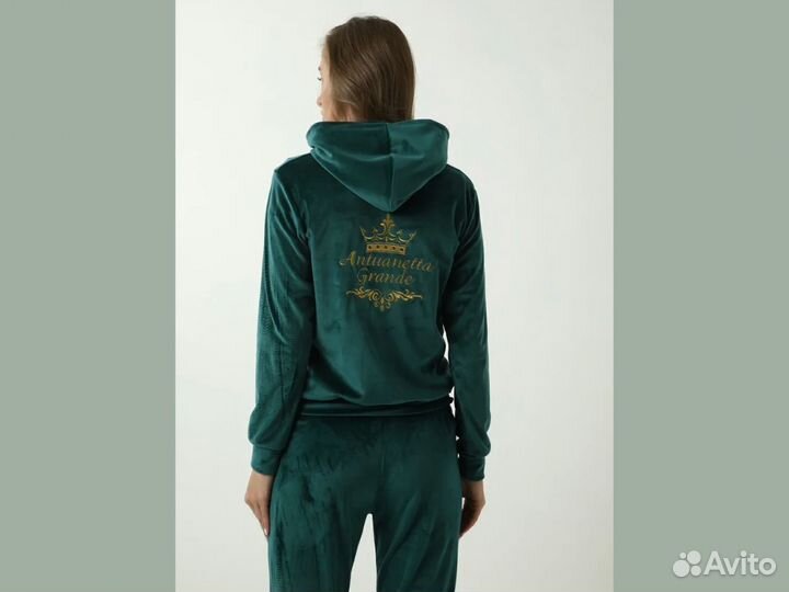 Велюровый спортивный костюм женский