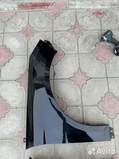 Форд фокус 3 переднее правое крыло черный оригинал
