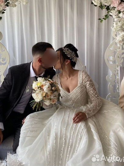 Свадебное платье пышное со шлейфом