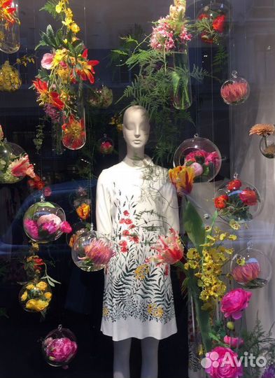 Оформление входной группы, декор витрин