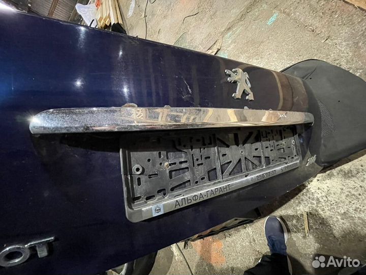 Молдинг крышки багажника пежо 206 седан