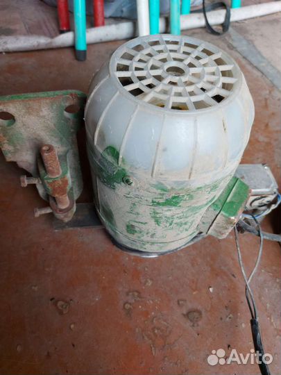 Электродвигатель с насосом