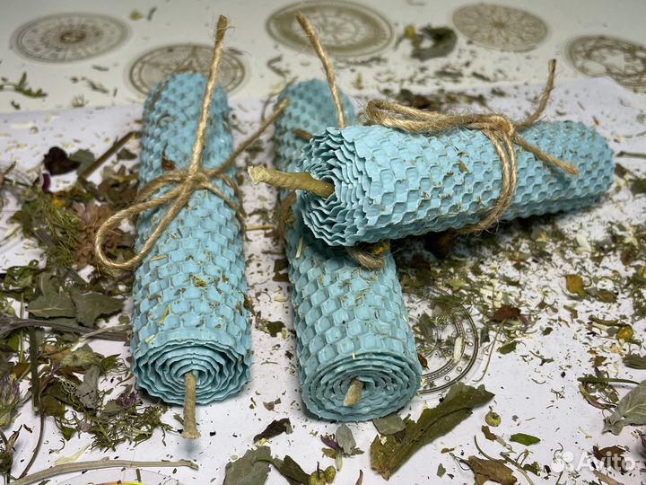 Свечи ручной работы из вощины голубая, волшебная