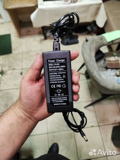 Зарядное устройство для электросамоката новое