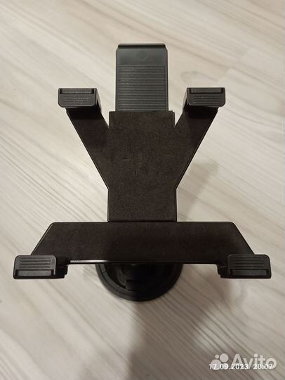 Держатель планшета в авто