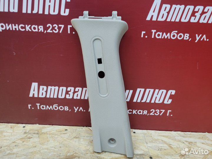 Обшивка средней стойки левая Renault Logan