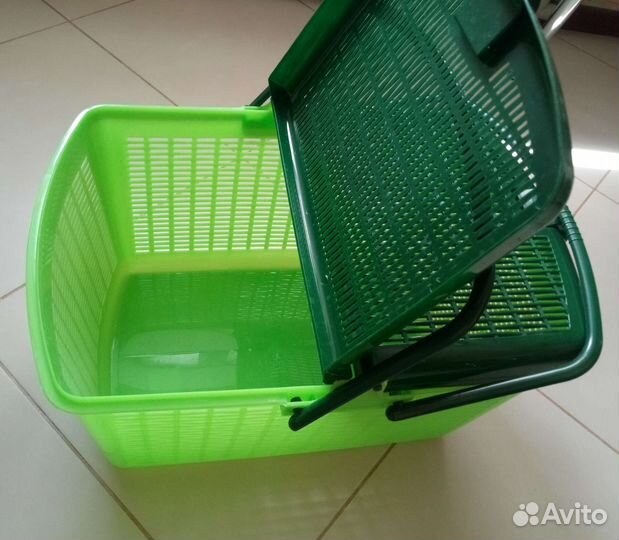 Корм для кошек, переноска и лоток