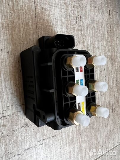 Блок клапан S-Class W221