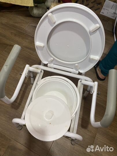 Кресло туалет с опускающимися подлокотниками Nova