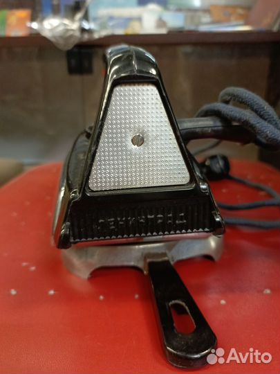 Утюг с подставкой Ленинград