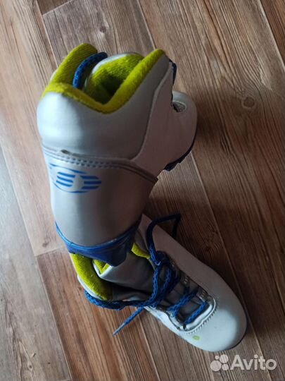 Лыжные ботинки(31р),33,35