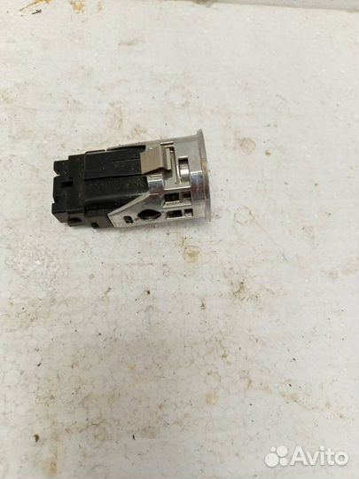 Кнопка 8961147010 Тойота Prius 2 XW20