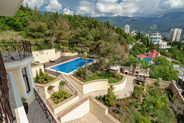 Дом 428 м² на участке 13 сот.