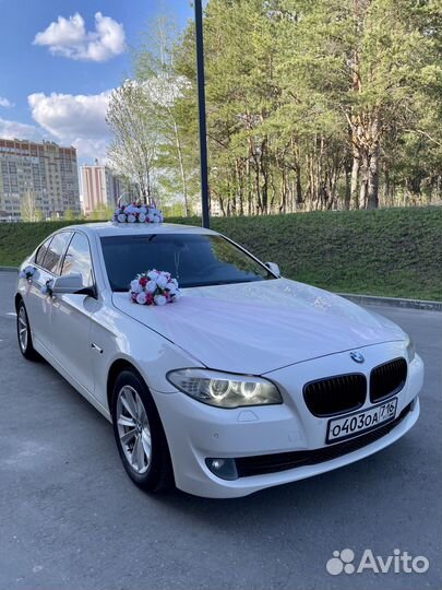 Свадебное украшение на машину