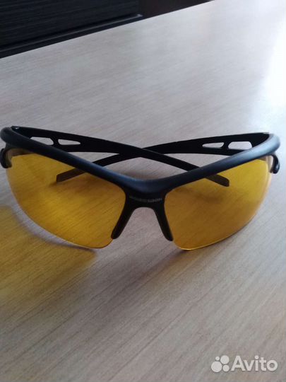 Солнцезащитные очки