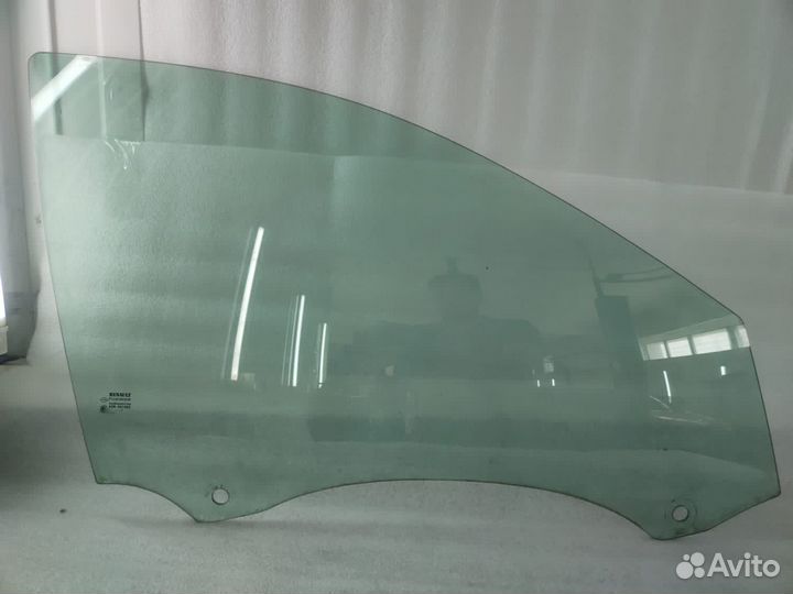 Стекло двери переднее правое Laguna 2