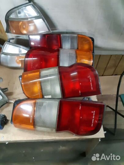 Toyota Hiace 95-06 оптика оригинал