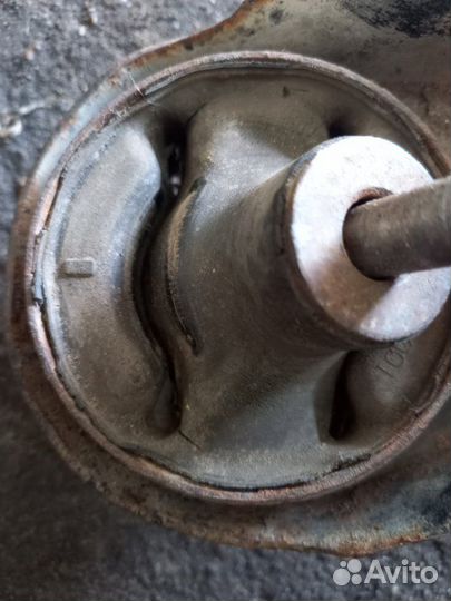 Рычаг продольный задний левый Mitsubishi Lancer 9