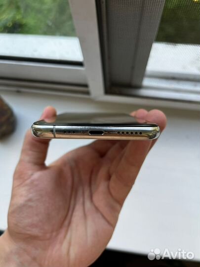 Телефон iPhone 11 Pro