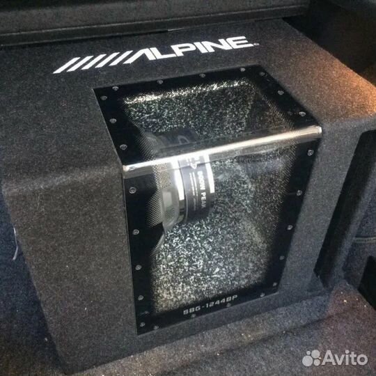 Сабвуфер+усилитель alpine800W+soundstream 4k