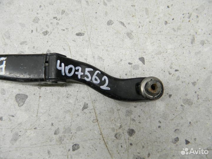 Поводок стеклоочистителя передний левый Mercedes-B